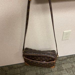 Authentic Louis Vuitton Trocadero 30